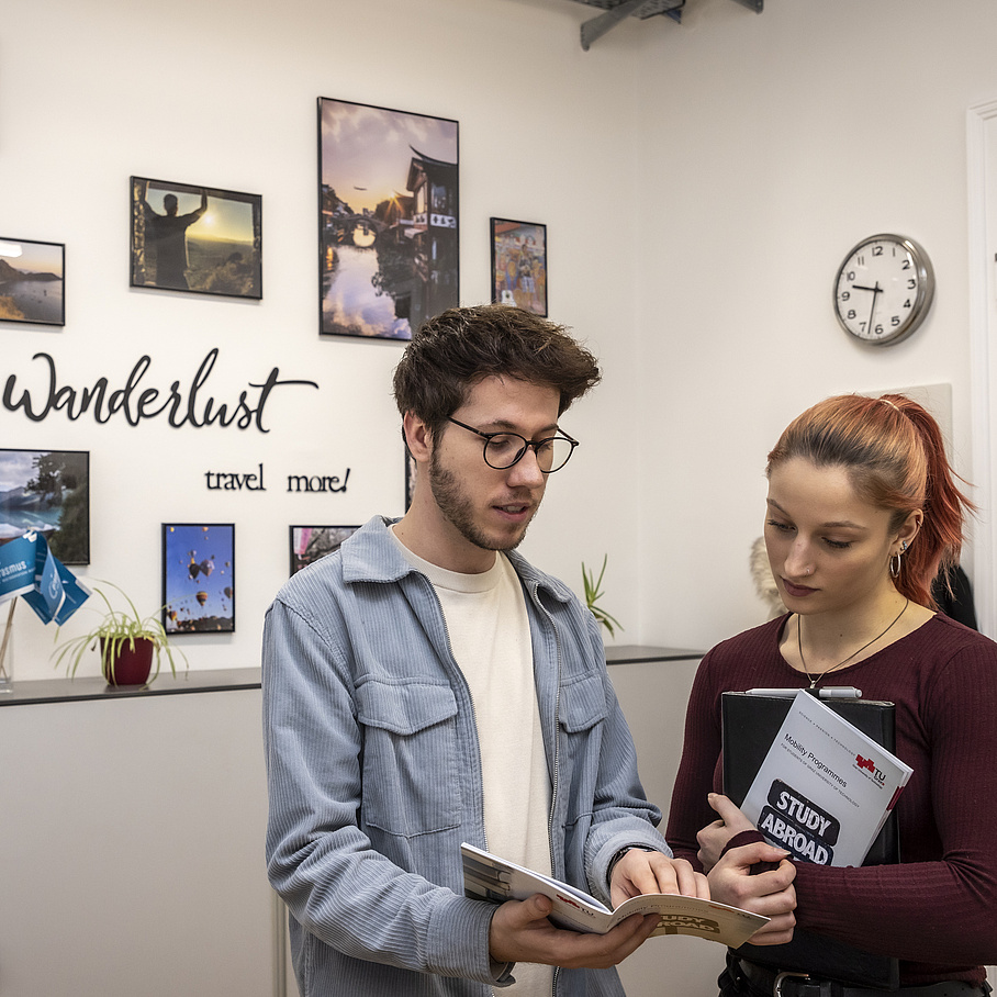TU Graz, Studentin Lisa am Campus